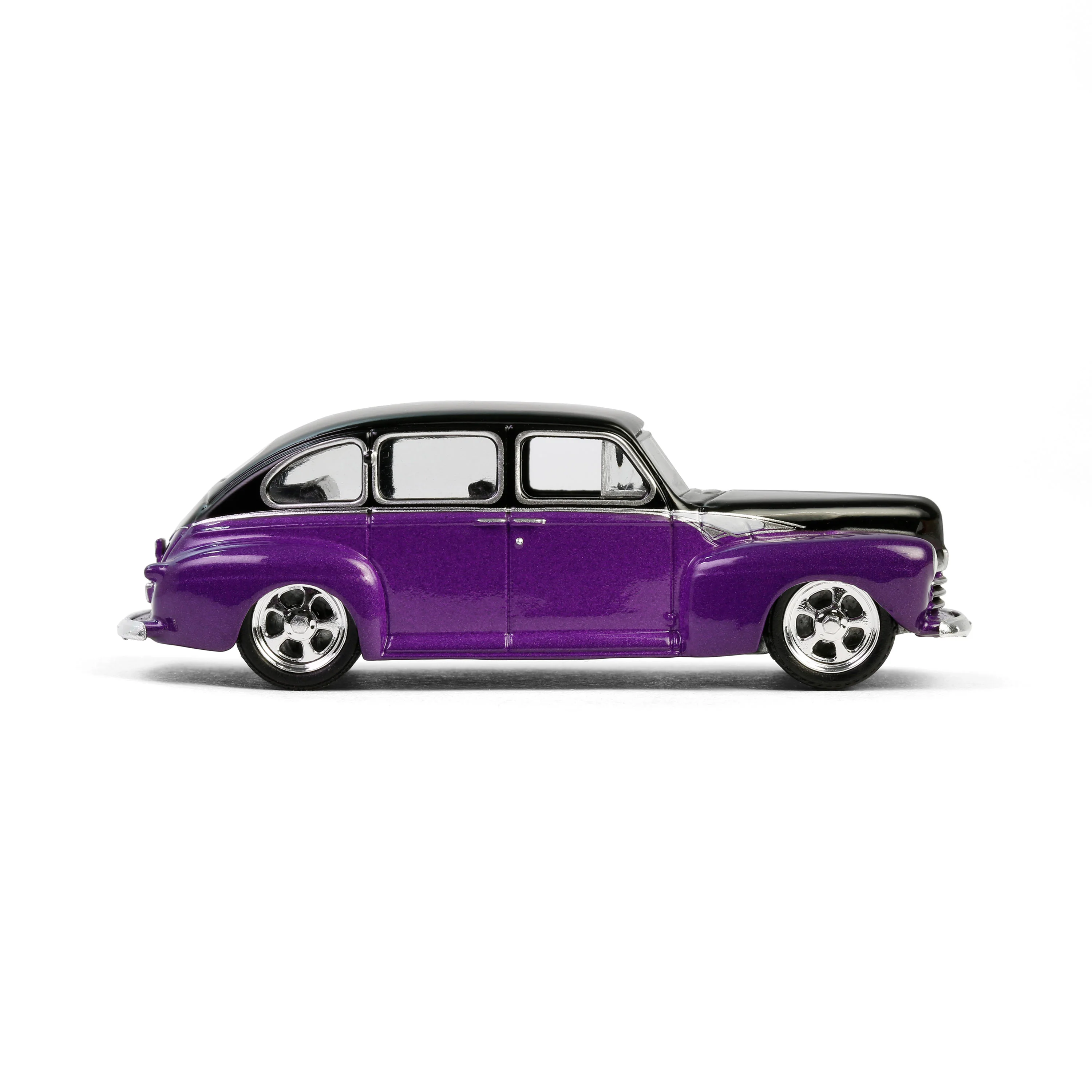1946 Ford Fordor Super Deluxe - Dark Purple Metallic & Black Two-Tone (California Lowriders Series 6) Diecast 1:64 Scale Model - Greenlight 63070A - Image 3