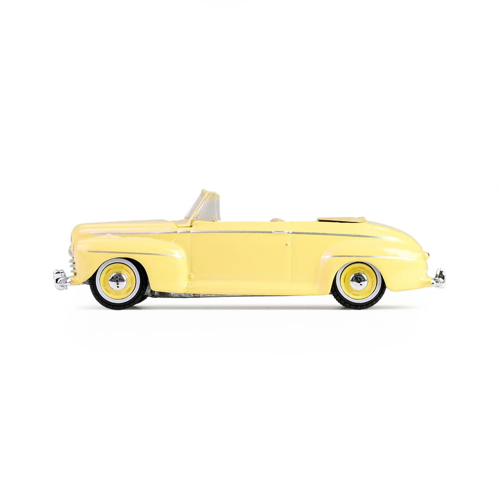 1947 Ford Super De Luxe Convertible Club Coupe - Karate Kit (Garbage Pail Kids Series 7) Diecast 1:64 Scale Model - Greenlight 54110A - Image 2