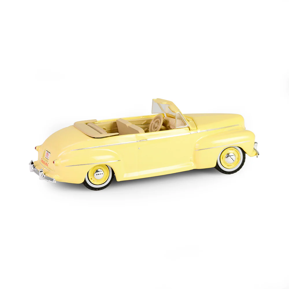 1947 Ford Super De Luxe Convertible Club Coupe - Karate Kit (Garbage Pail Kids Series 7) Diecast 1:64 Scale Model - Greenlight 54110A - Image 3
