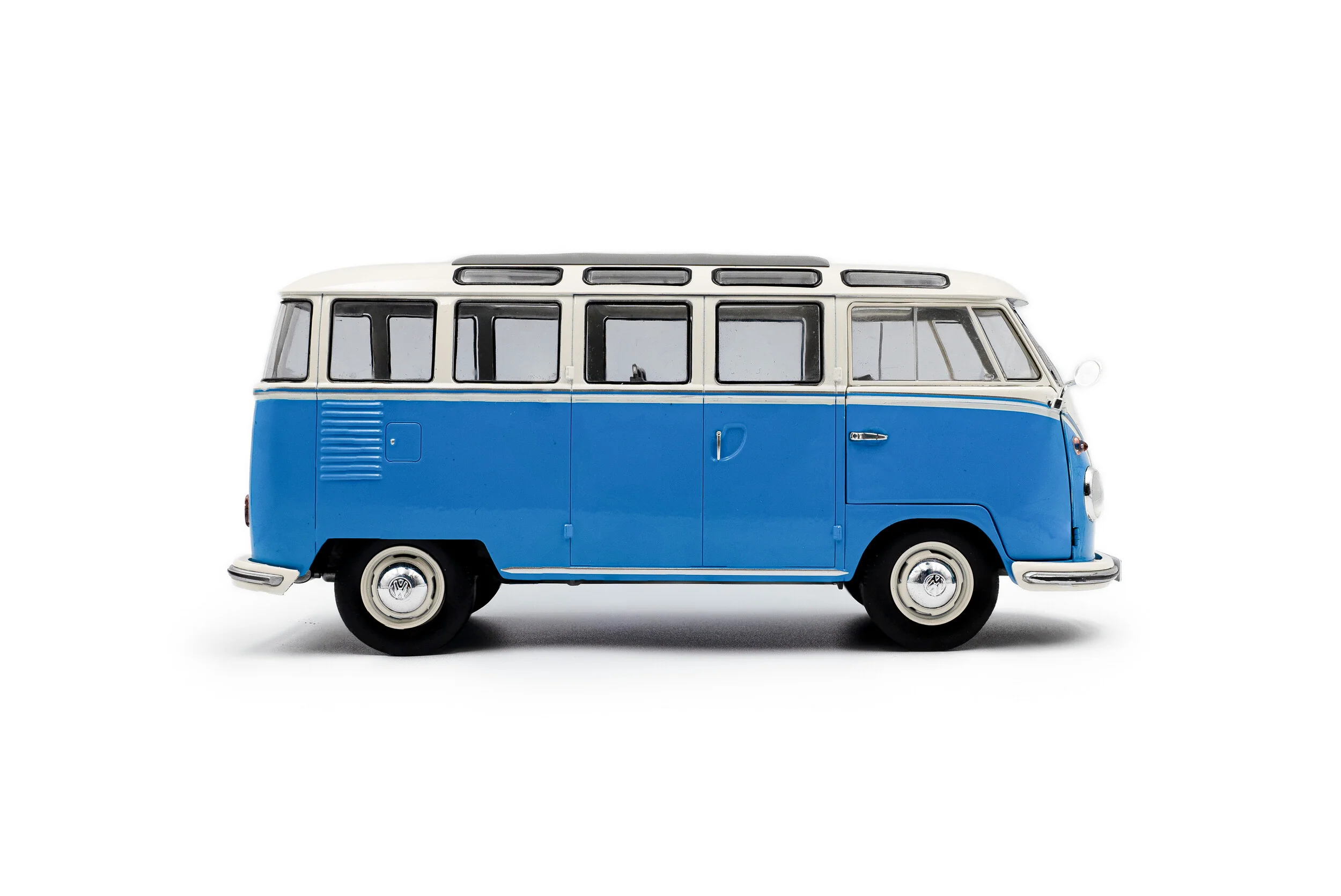 1962 Volkswagen T1 Samba – Blue / White Diecast 1:18 Scale Model - Solido S1813401 - Image 4