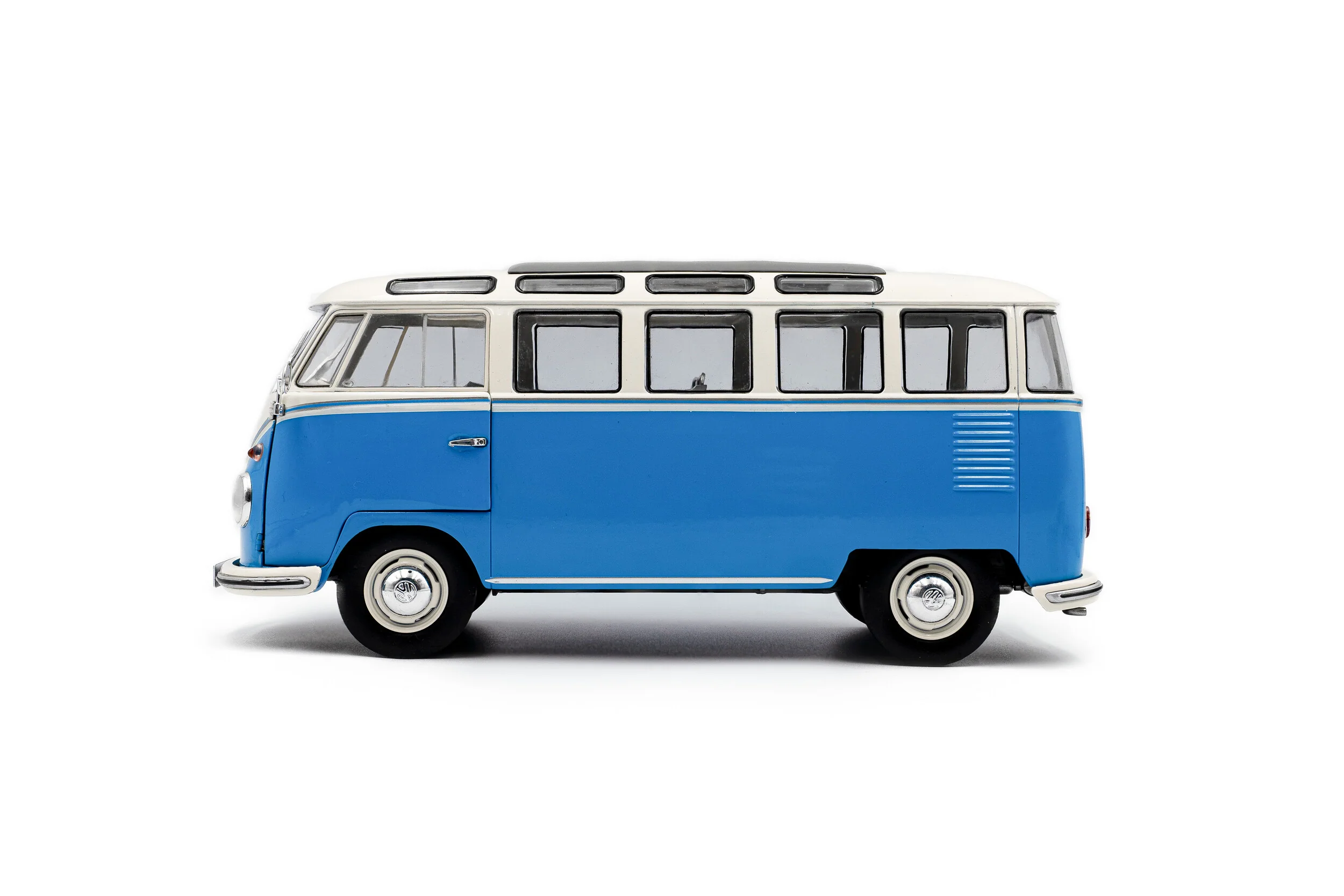 1962 Volkswagen T1 Samba – Blue / White Diecast 1:18 Scale Model - Solido S1813401 - Image 7