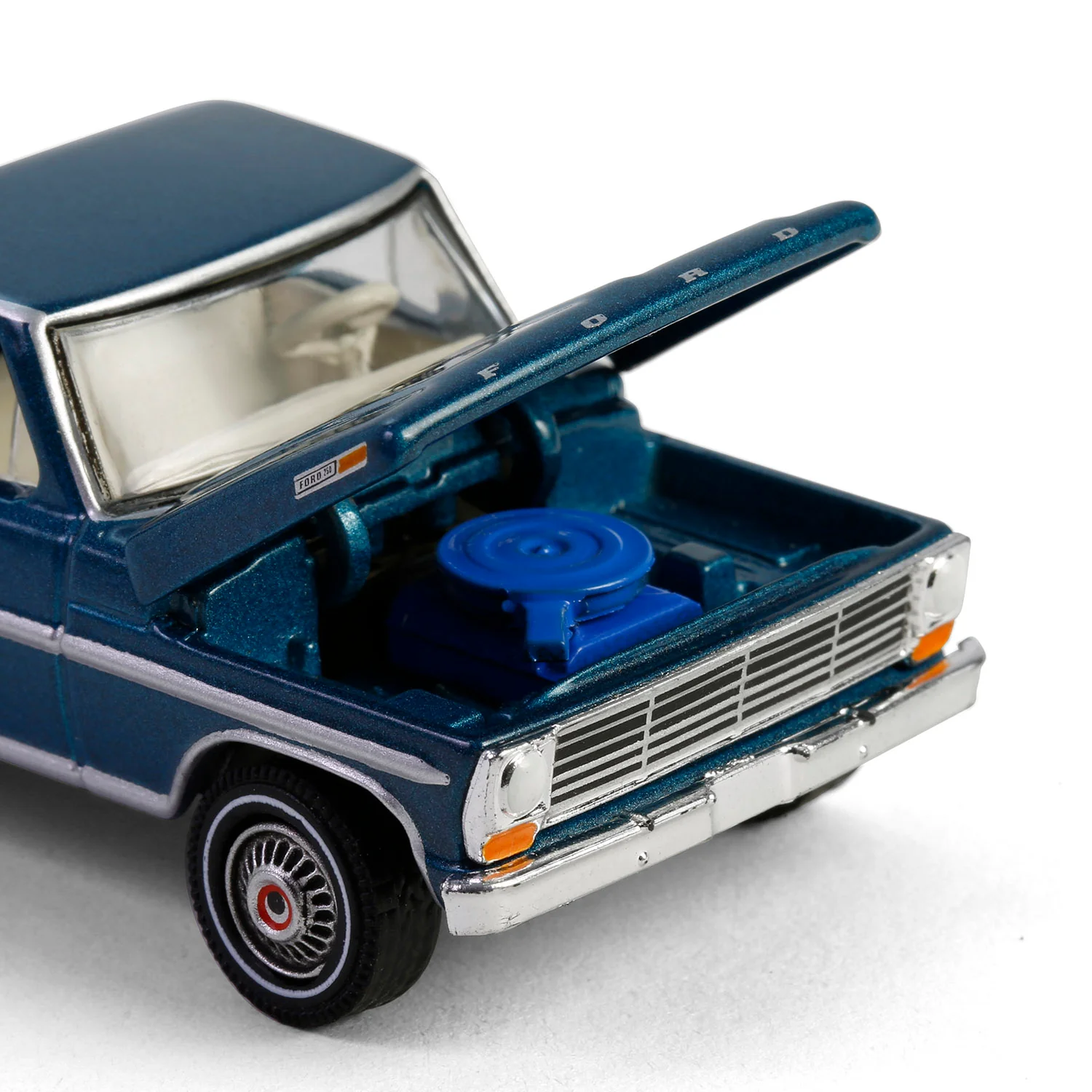 1966 Ford Thunderbird Convertible w/ 1967 Ford F-250 & Car Hauler (Hollywood Hitch & Tow Series 13) Diecast 1:64 Scale Models - Greenlight 31180B - Image 9