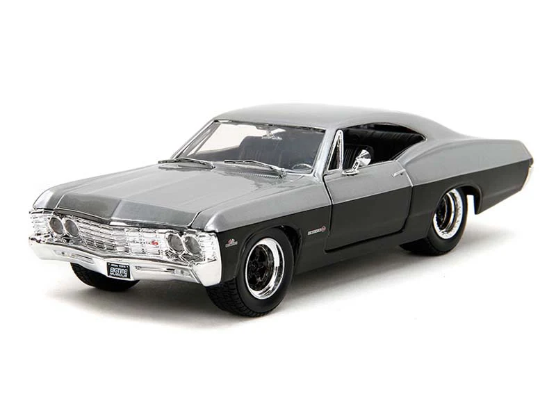 1967 Chevrolet Impala SS – Silver and Black Two Tone (Bigtime Muscle) Diecast 1:24 Scale Model - Jada 35217