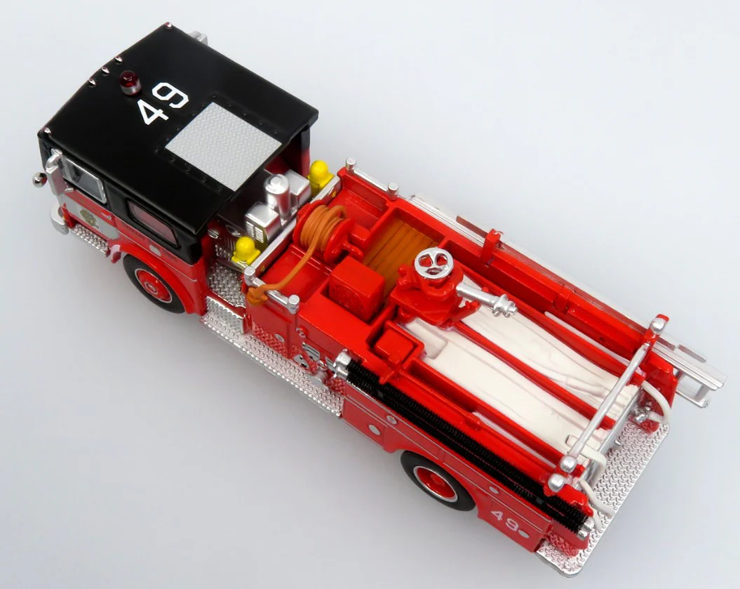 1974 Ward LaFrance Fire Engine: Chicago Fire Department Engine 49 Diecast 1:87 HO Scale Model - Iconic Replicas 87-0648 - Image 2
