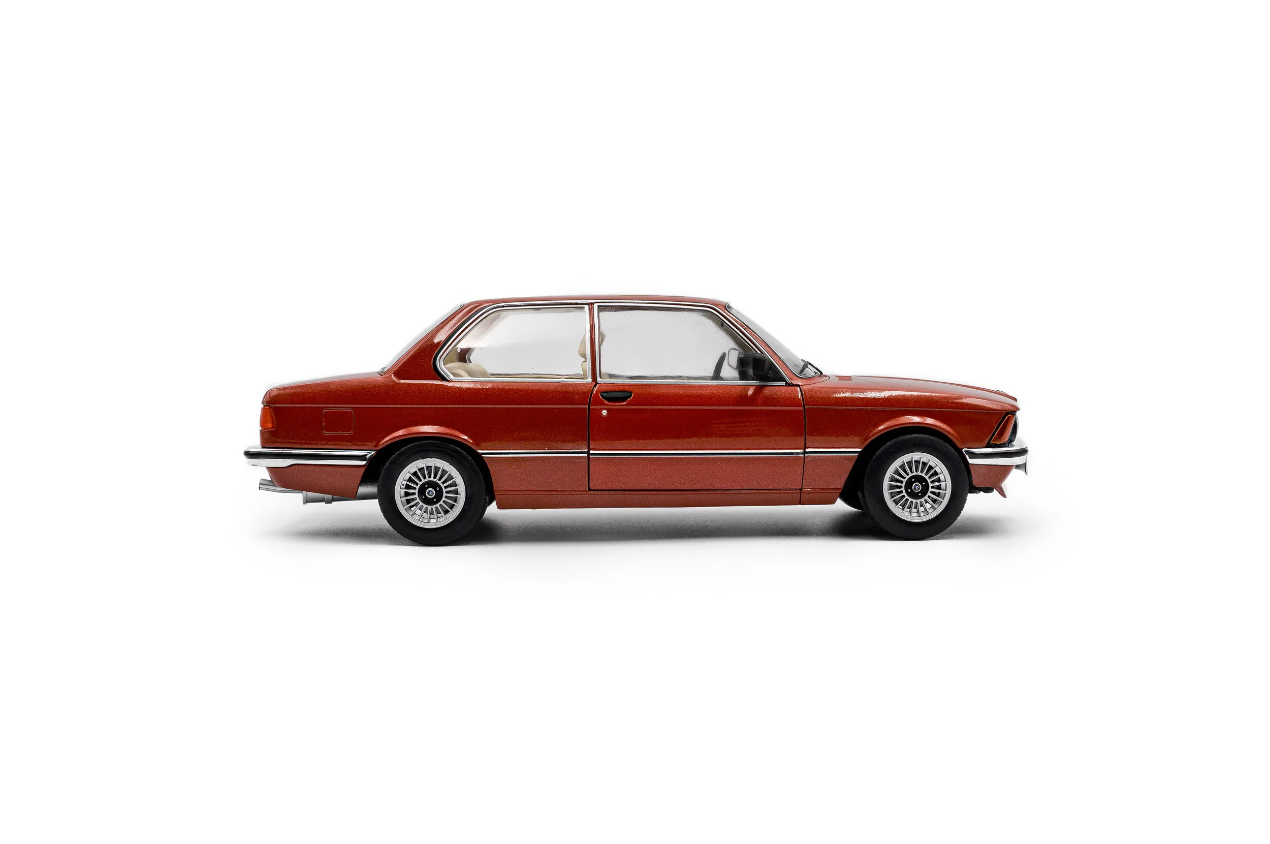 1980 BMW E21 323I - Kastanienrot Metallic Diecast 1:18 Scale Model - Solido S1812802 - Image 4