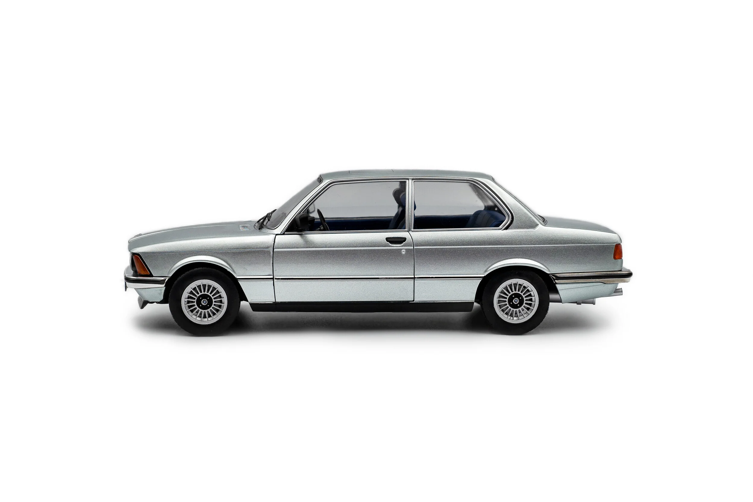 1980 BMW E21 323I - Saphirblau Metallic Diecast 1:18 Scale Model - Solido S1812801 - Image 7