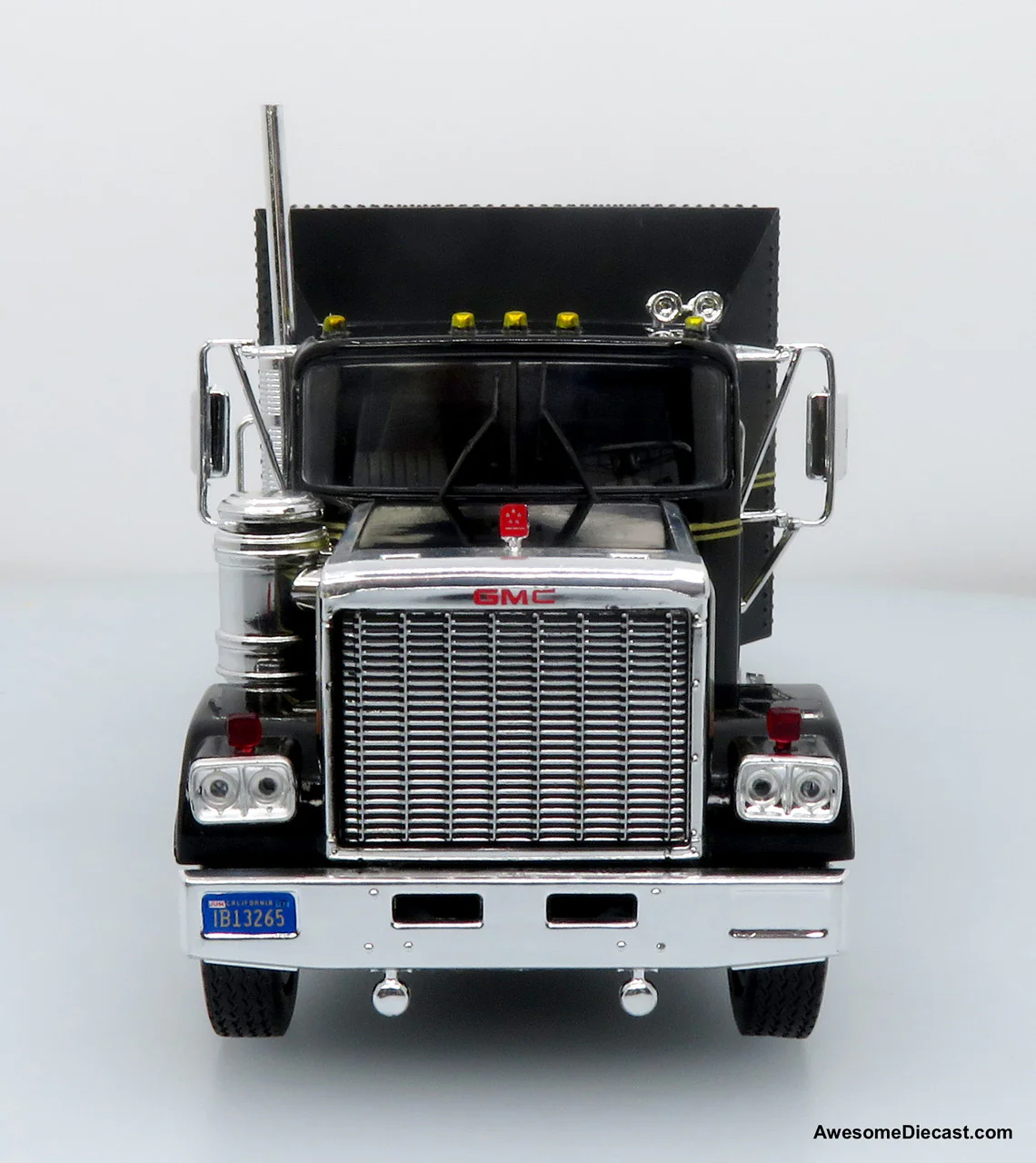 1980 GMC General Tractor w/ Trailer & 1982 Pontiac Firebird Trans Am: Knight Set Diecast 1:43 Scale Model - Iconic Replicas 43-0639 - Image 7
