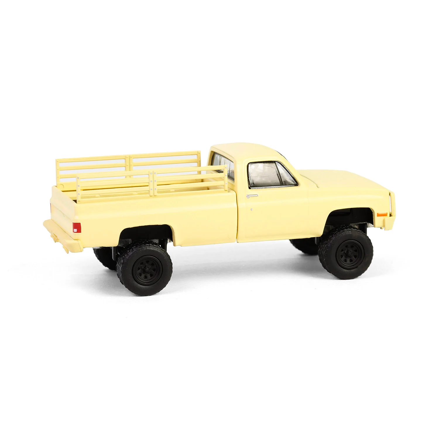 1986 Chevrolet M1008 - Desert Tan (Battalion 64 Series 5) Diecast 1:64 Scale Model - Greenlight 61050F - Image 3