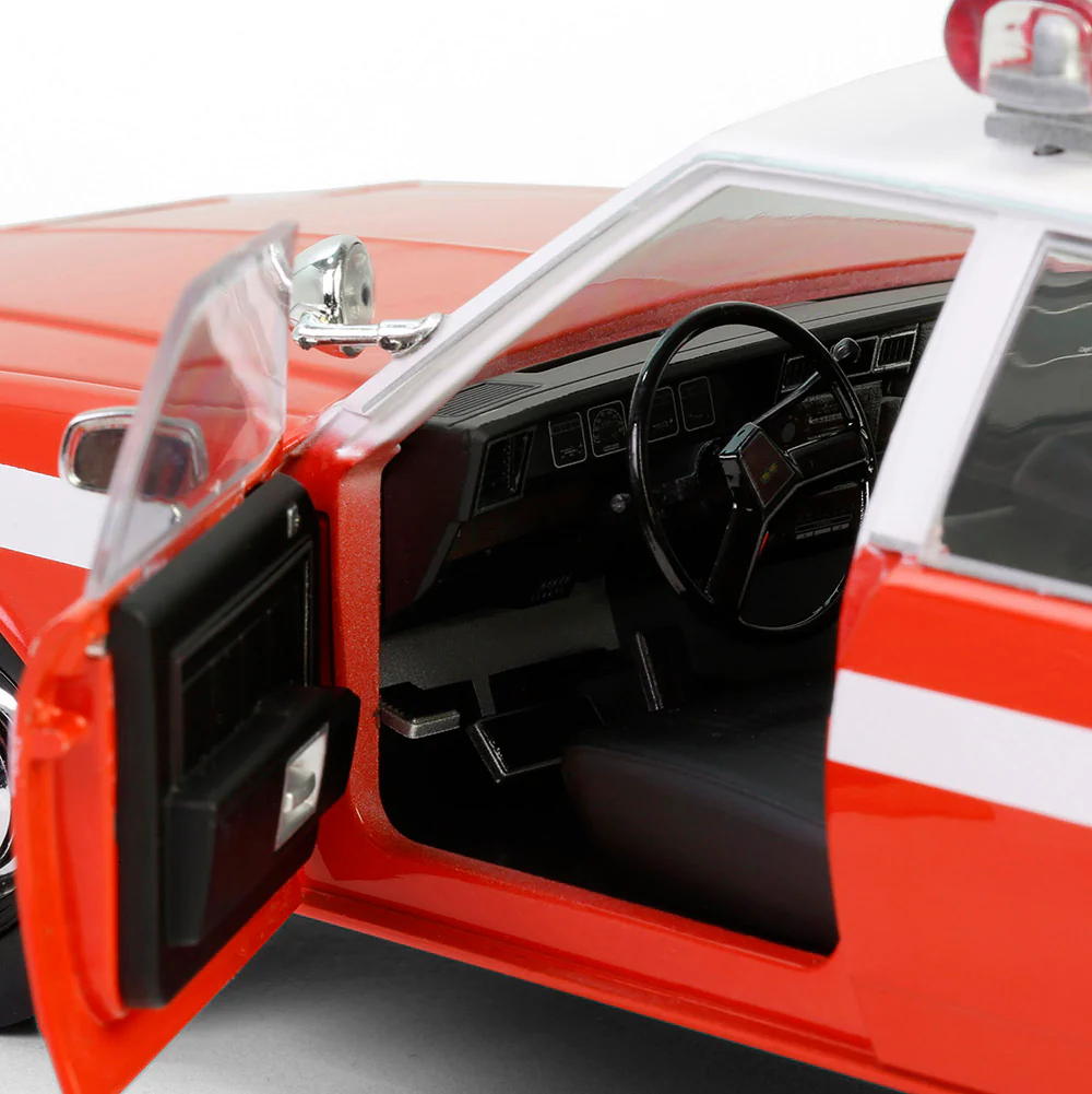 1987 Chevrolet Caprice 9C1 - FDNY (Artisan Collection) Diecast 1:18 Scale Model - Greenlight 19141 - Image 4