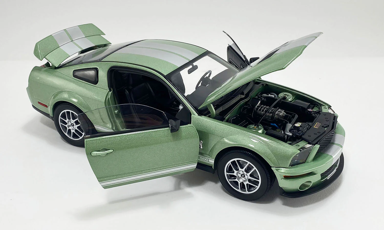 2007 Ford Mustang Shelby GT500 - Lime Green (Shelby Collectibles) Diecast 1:18 Scale Model - ACME SC18004 - Image 6