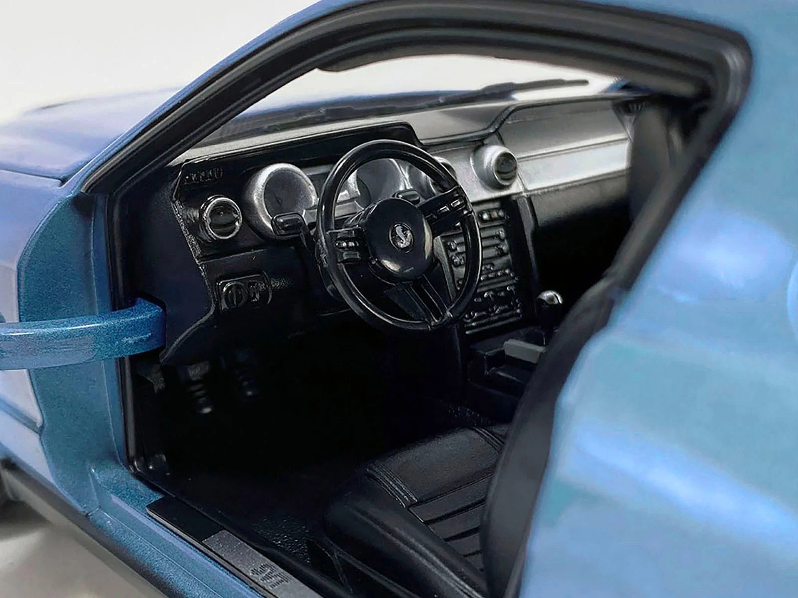 2007 Ford Mustang Shelby GT500 - Windveil Blue (Shelby Collectibles) Diecast 1:18 Scale Model - ACME SC18006 - Image 4