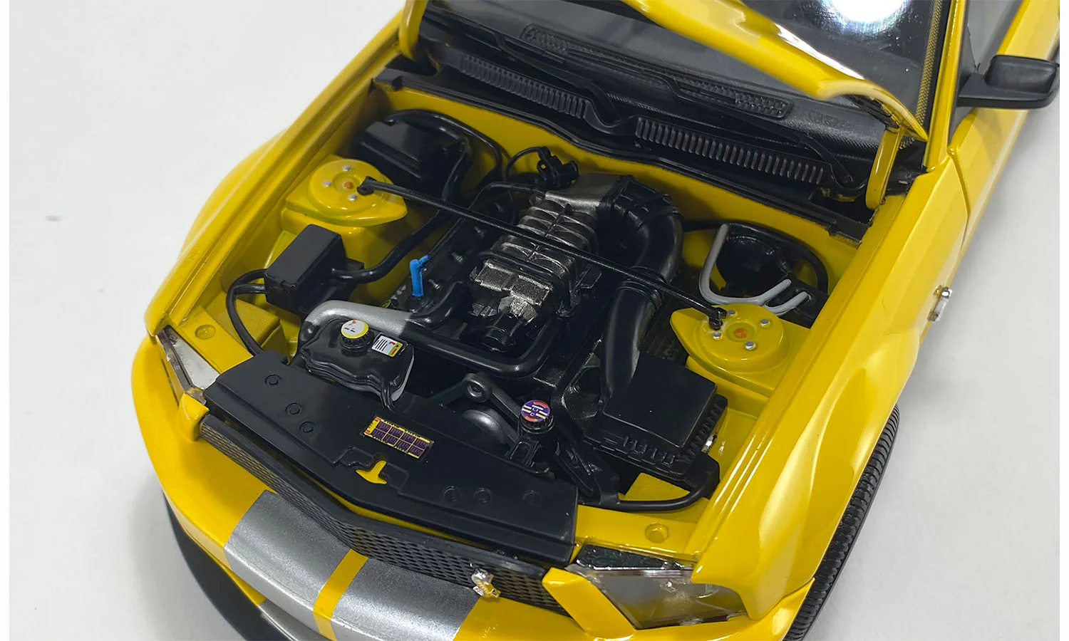 2007 Ford Mustang Shelby GT500 - Yellow (Shelby Collectibles) Diecast 1:18 Scale Model - ACME SC18005 - Image 5