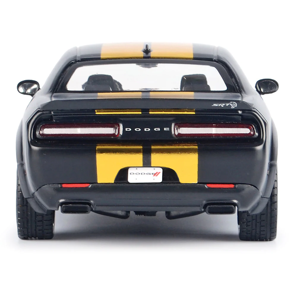 2018 Dodge Challenger SRT Hellcat Widebody – Black w/ Gold Stripes (Midnight Eclipse) Diecast 1:24 Scale Model - Motormax 79201 - Image 5