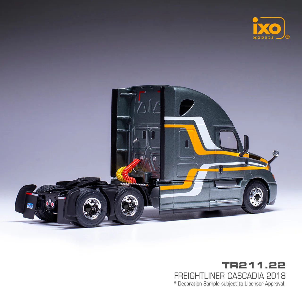 2018 Freightliner Cascadia - Metallic Grey Diecast 1:43 Scale Model - IXO America TR21122 - Image 2