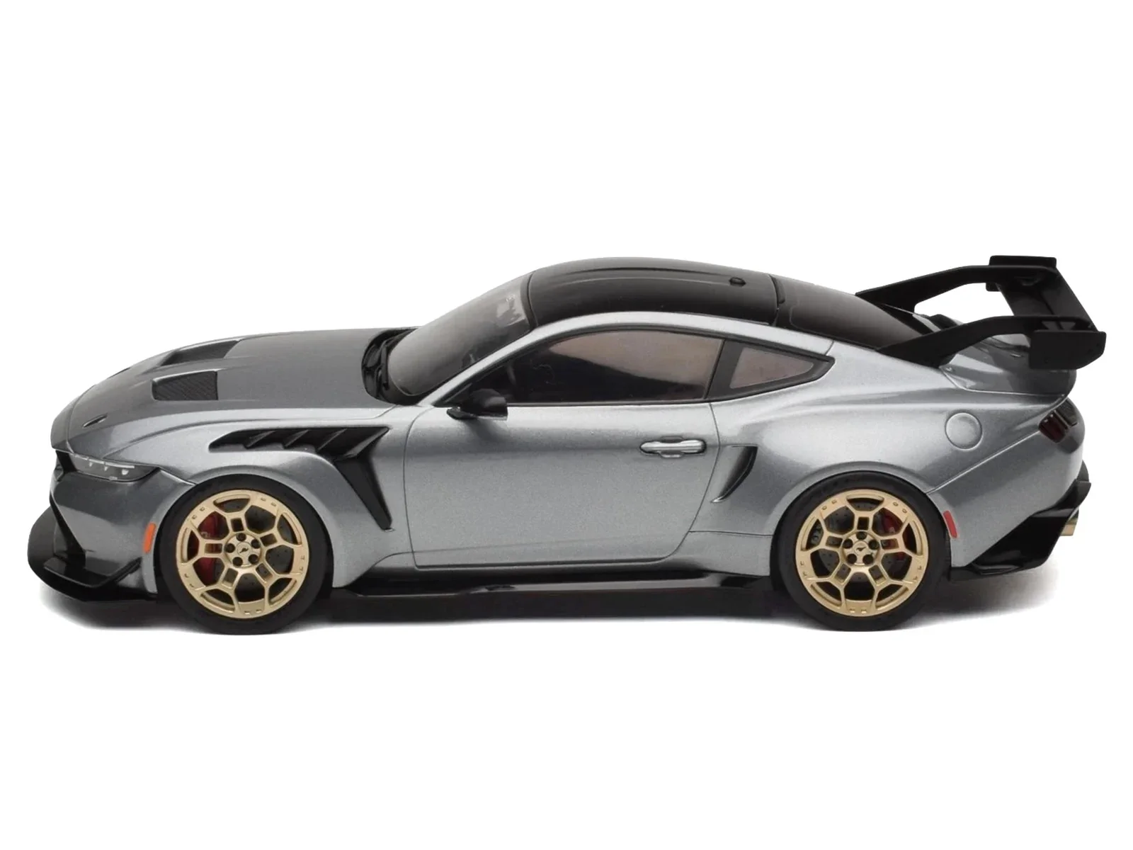 2025 Ford Mustang GTD Gray Metallic w/ Black Top Diecast 1:18 Scale Model - IXO America IXOSPMCG18576 - Image 4