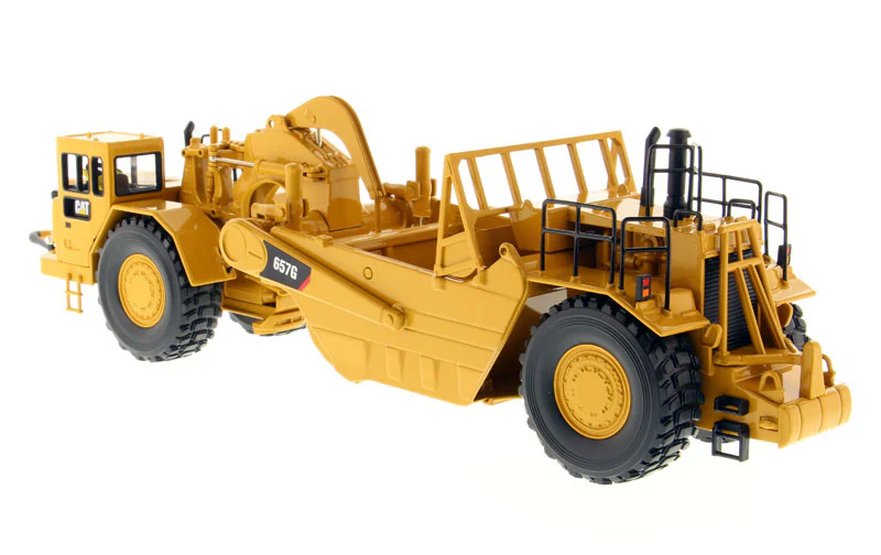 CAT Caterpillar 657G Wheel Tractor Scraper (Core Classics Series) Diecast 1:50 Scale Model - Diecast Masters 85175C - Image 3