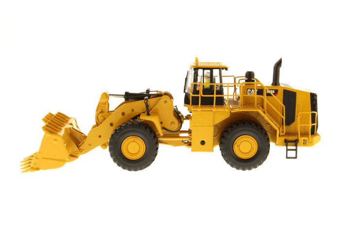 CAT Caterpillar 988K Wheel Loader w/ Operator (High Line Series) 1:50 Scale Model - Diecast Masters 85901 - Image 7