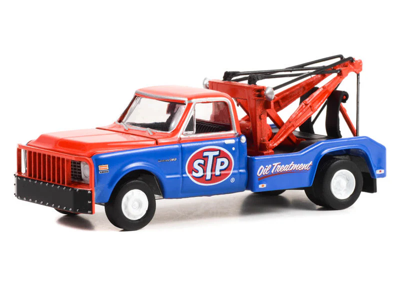 CHASE 1971 Chevrolet C-30 Dually Wrecker - STP Oil Treatment (Dually Drivers Series 11) Diecast 1:64 Scale Model - Greenlight 46110B - Image 2