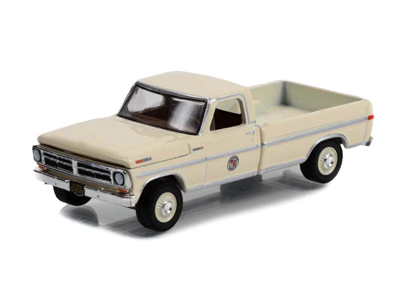 CHASE 1972 Ford F-250 Camper Special - Fall Guy Stuntman Association (Hollywood Special Edition) Diecast 1:64 Scale Model - Greenlight 44965C - Image 2