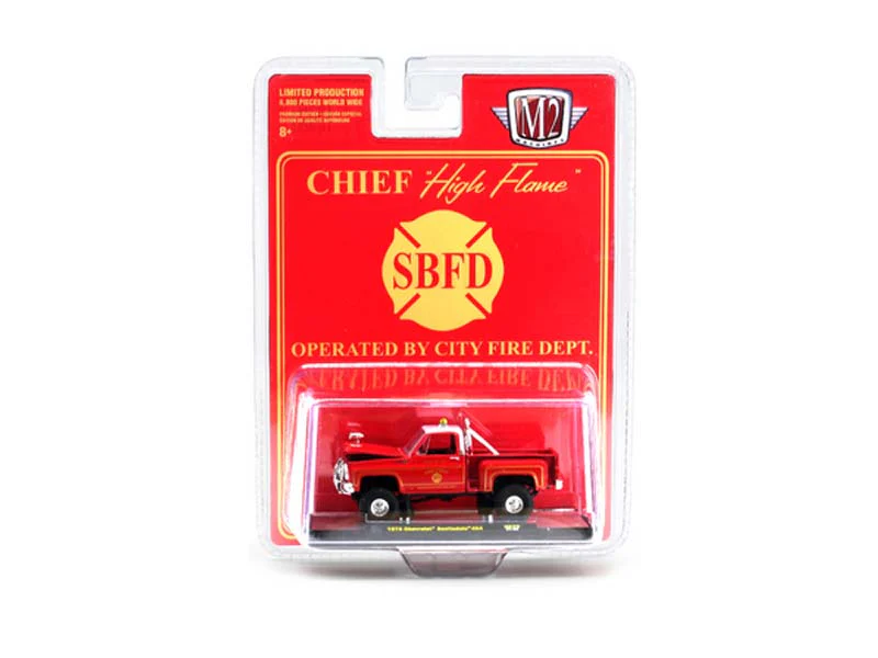 CHASE 1976 Chevrolet Scottdale 4x4 Fire Chief Diecast 1:64 Scale Model Car - M2 Machines 31500-HS23 - Image 3
