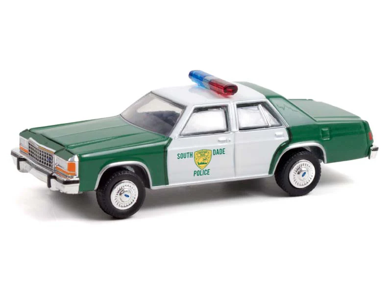 CHASE 1983 Ford LTD Crown Victoria Miami Police Department - Ace Ventura: Pet Detective (Hollywood Series 33) Diecast 1:64 Scale Model - Greenlight 44930B - Image 2