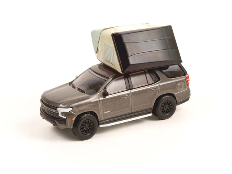 CHASE 2021 Chevrolet Tahoe Z71 w/ Modern Rooftop Tent (The Great Outdoors) Series 1 Diecast 1:64 Scale Model - Greenlight 38010E - Image 2