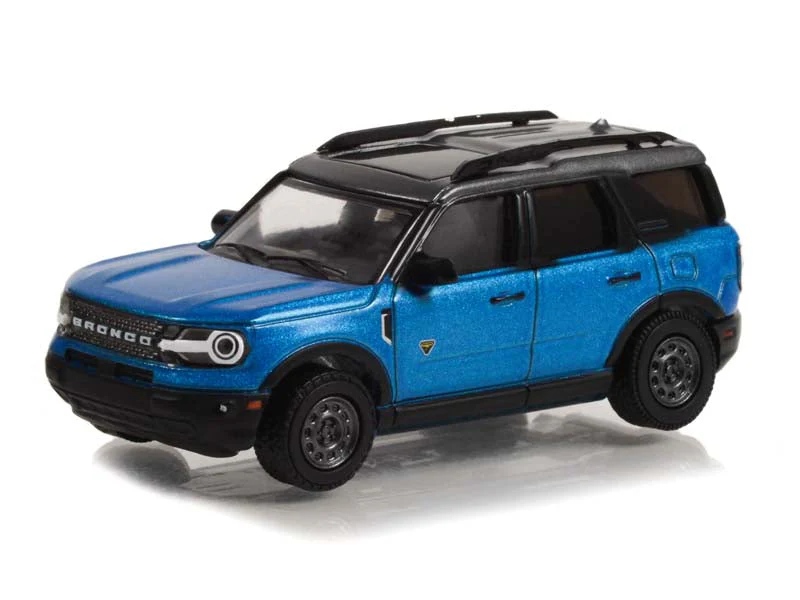 CHASE 2022 Ford Bronco Sport Badlands - Velocity Blue Metallic (Showroom Floor) Series 1 Diecast 1:64 Scale Model Car - Greenlight 68010C - Image 2