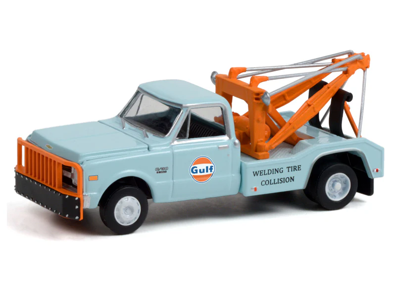 GREEN CHROME CHASE 1969 Chevrolet C-30 Dually Wrecker Tow Truck - Gulf Oil Welding Tire Collision Diecast 1:64 Model - Greenlight 30275 - Image 2