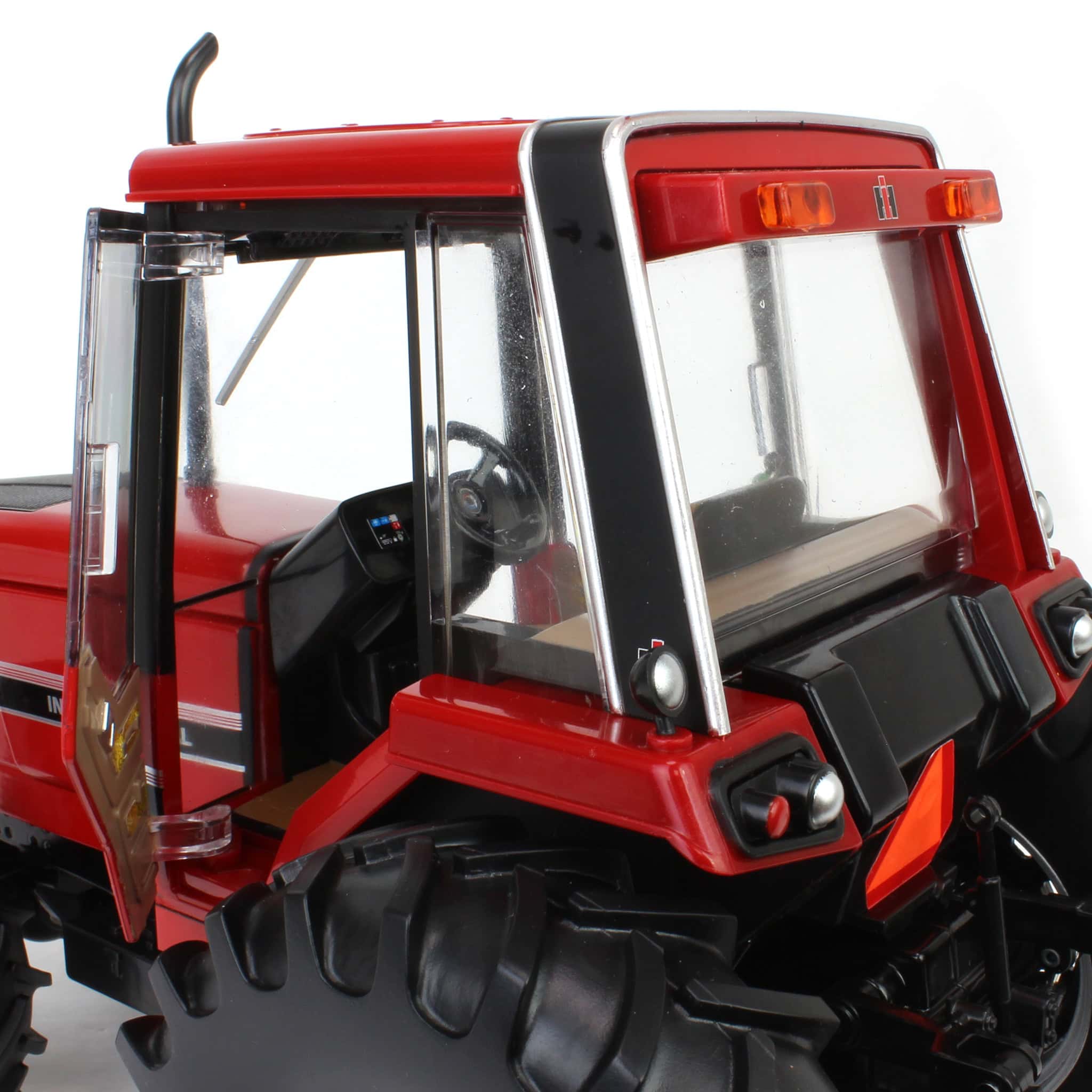 International Harvester 5288 MFWD Tractor (Prestige Collection) Diecast 1:16 Scale Model - ERTL ZFN44354 - Image 6