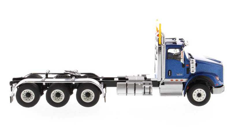 International HX620 Day Cab Tridem Tractor Metallic - Blue (Transport Series) 1:50 Scale Model - Diecast Masters 71010 - Image 5