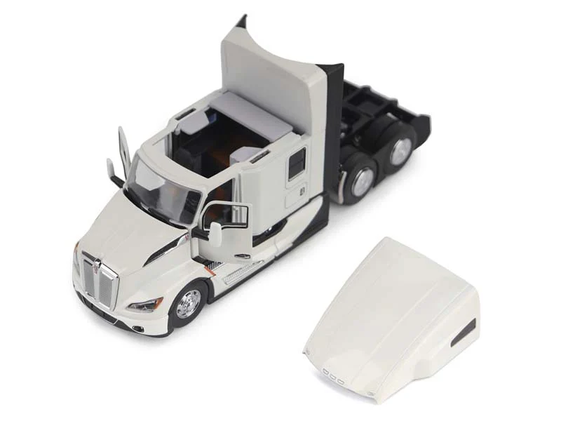 Kenworth T680 - Pearl White (Transport Series) Diecast 1:50 Scale Model - Diecast Masters 71119 - Image 4