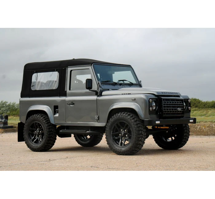 PRE-ORDER 2016 Land Rover Defender 90 Short w/ Rear Cover Matte Silver Diecast 1:18 Scale Model - Solido S1813501 - Image 2