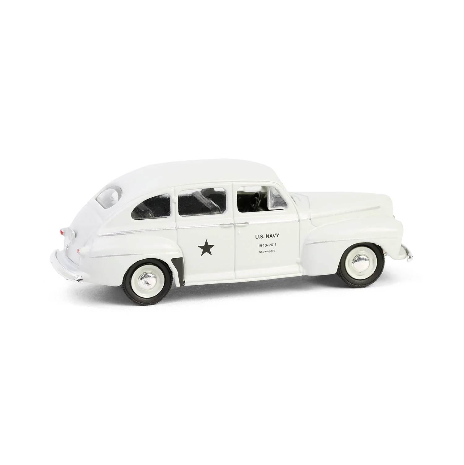 1946 Ford Fordor Super Deluxe (Battalion 64 Series 5) Diecast 1:64 Scale Model - Greenlight 61050C - Image 2