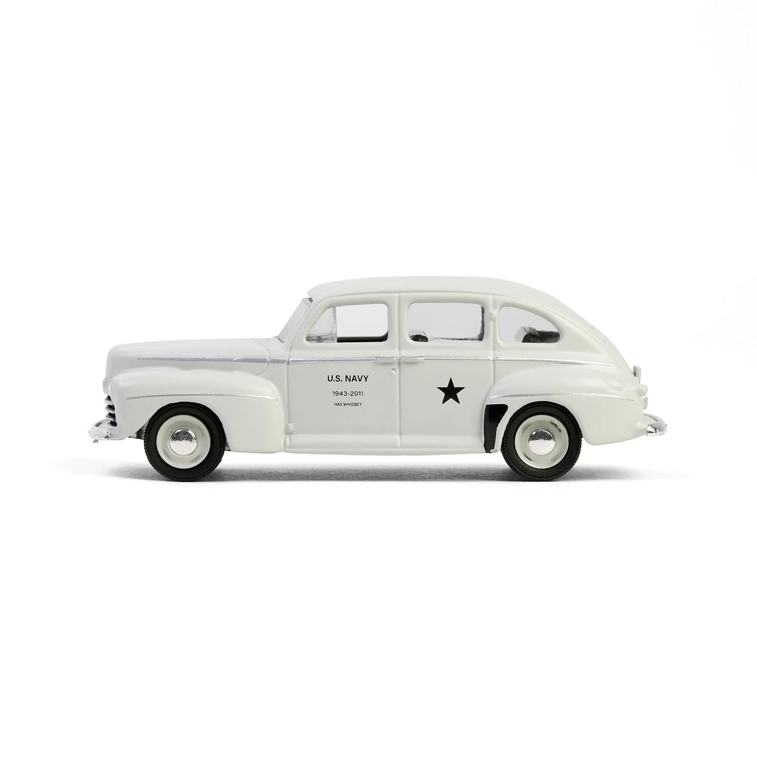 1946 Ford Fordor Super Deluxe (Battalion 64 Series 5) Diecast 1:64 Scale Model - Greenlight 61050C - Image 3