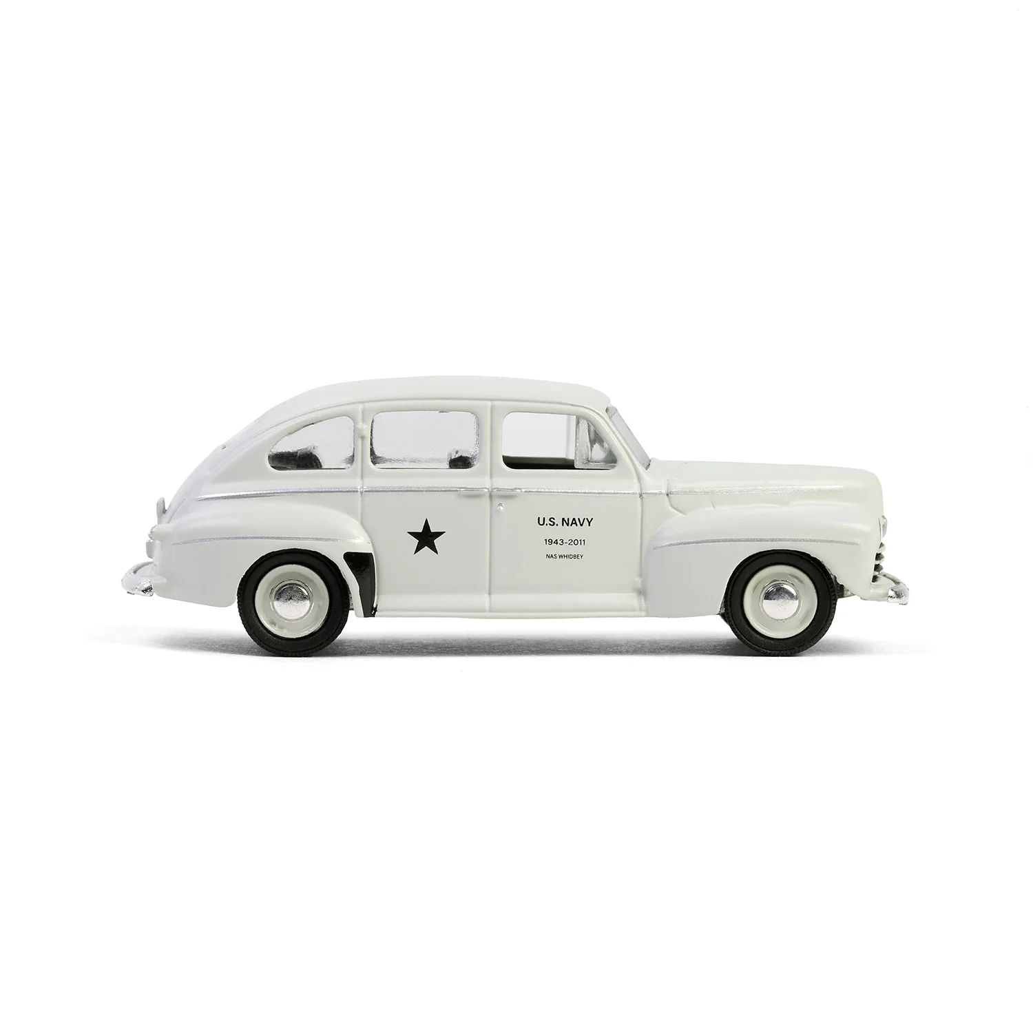 1946 Ford Fordor Super Deluxe (Battalion 64 Series 5) Diecast 1:64 Scale Model - Greenlight 61050C - Image 4