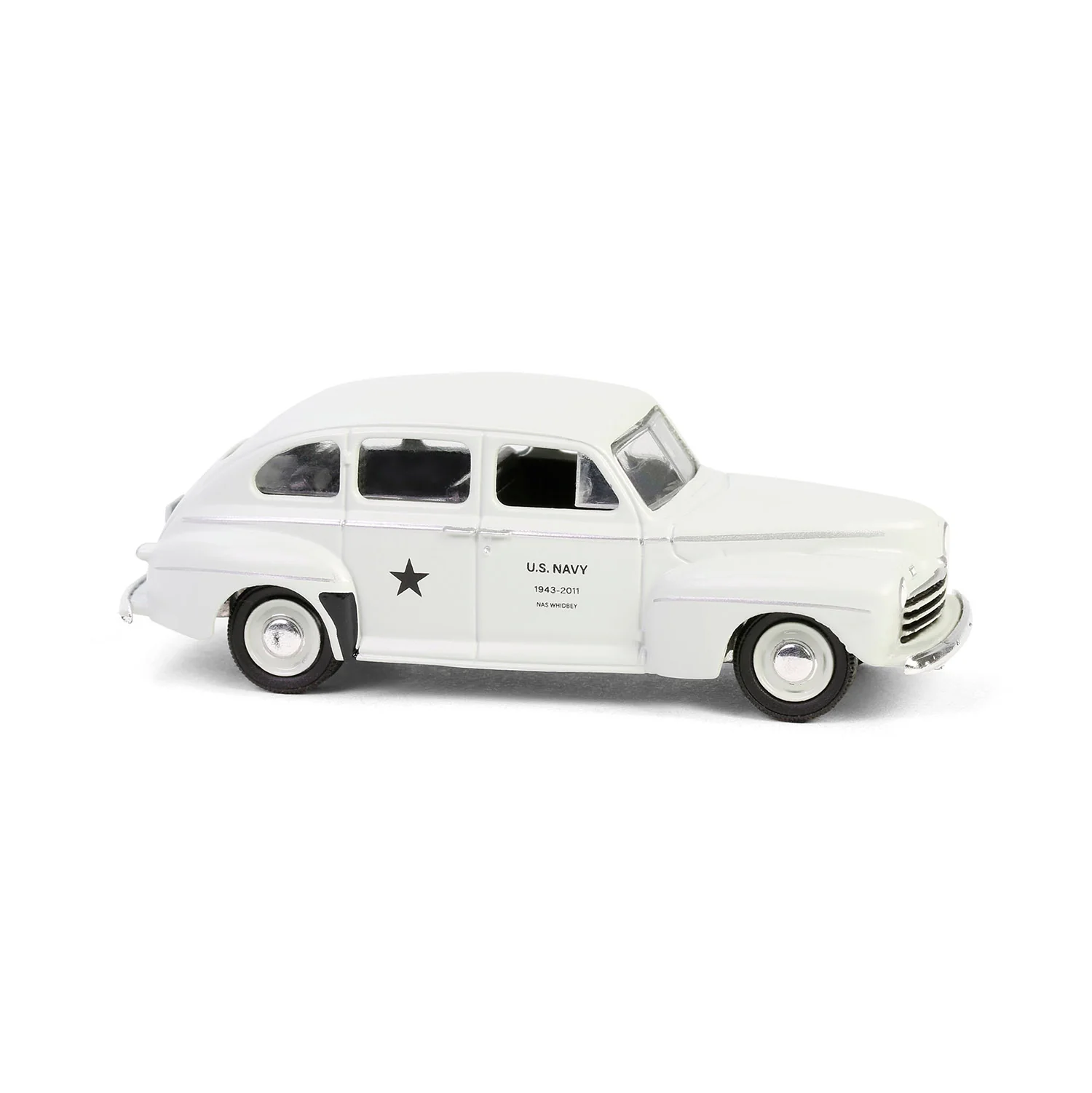 1946 Ford Fordor Super Deluxe (Battalion 64 Series 5) Diecast 1:64 Scale Model - Greenlight 61050C - Image 5